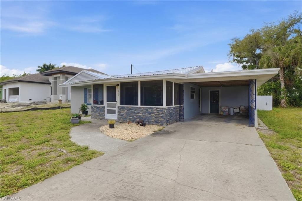 102 Crescent Lake Dr, North Fort Myers, FL 33917 Photo