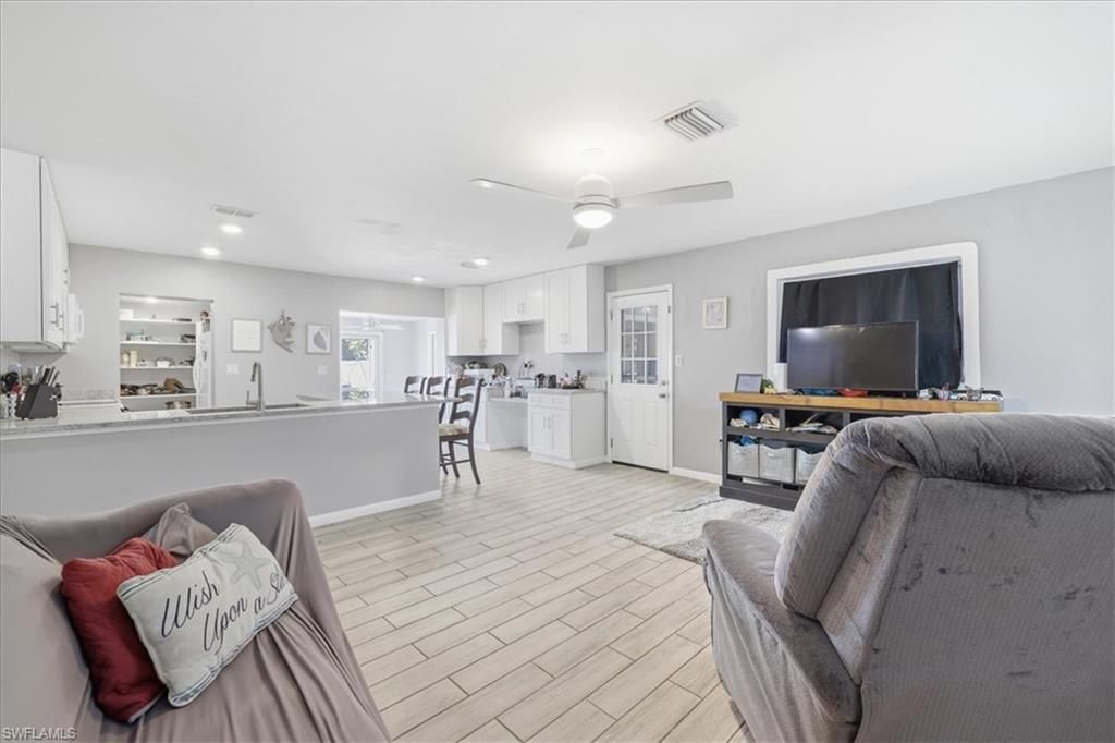 102 Crescent Lake Dr, North Fort Myers, FL 33917 Photo