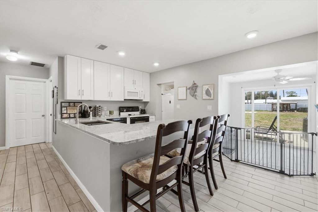 102 Crescent Lake Dr, North Fort Myers, FL 33917 Photo