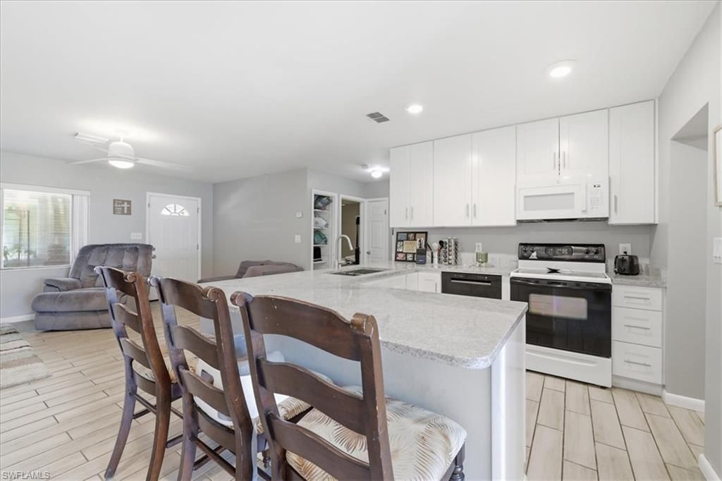 102 Crescent Lake Dr, North Fort Myers, FL 33917 Photo