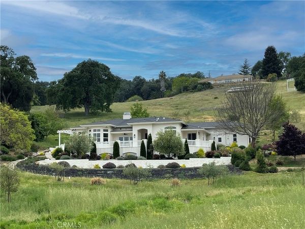 8560 Corriente Road, Atascadero, CA 93422