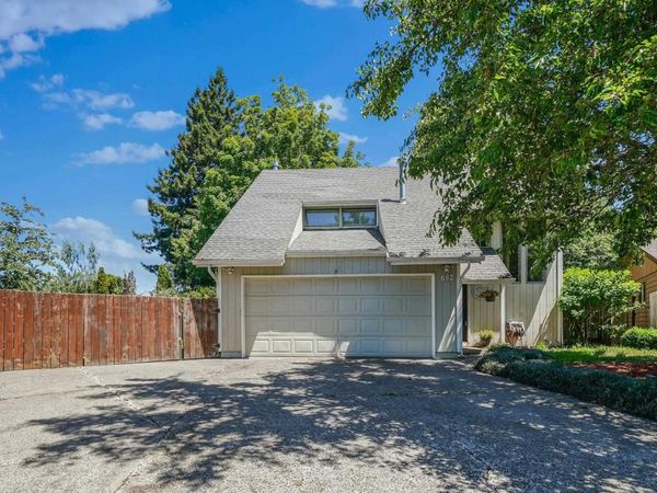 692 Fanny Ct NE, Salem, OR 97301