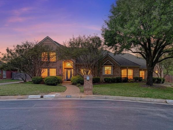2701 Massachusetts Bay Drive, Arlington, TX 76001