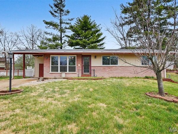 9639 Crestfield Lane, St Louis, MO 63126