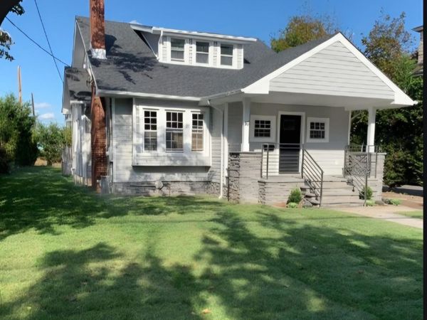 16 Trinity Place, Hewlett, NY 11557