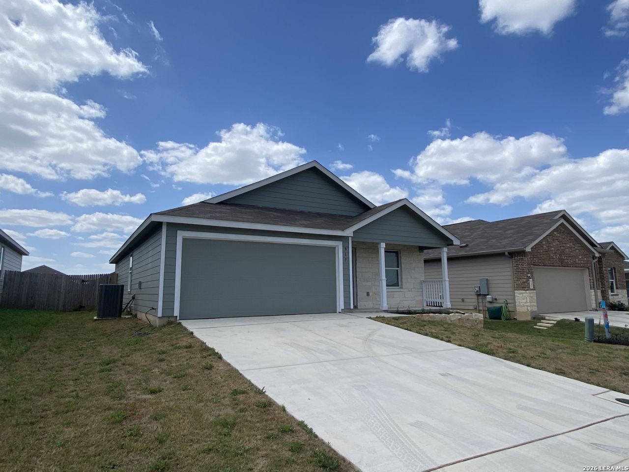 917 Riviera, Seguin, TX 78155 Main Photo