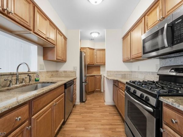 114 Henley Dr, Franklin, NJ 08873