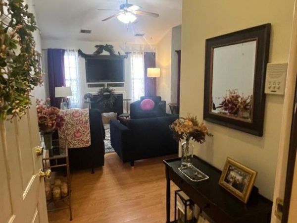 692 Honeybrook Cir, Lopatcong, NJ 08886