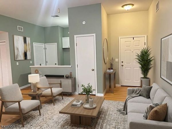 692 Honeybrook Cir, Lopatcong, NJ 08886