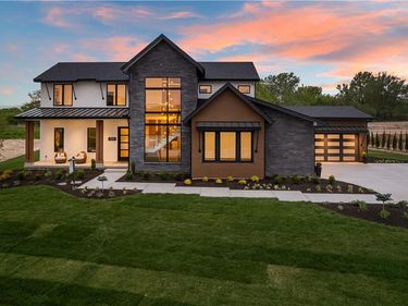 7470 NW Fawn Avenue, Parkville, MO 64152