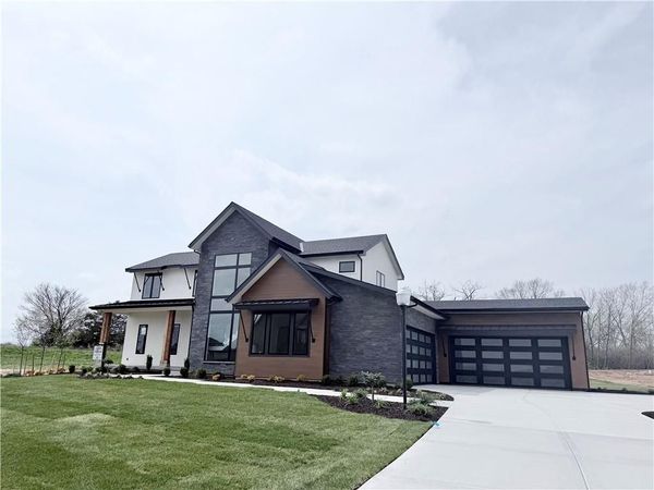 7470 NW Fawn Avenue, Parkville, MO 64152