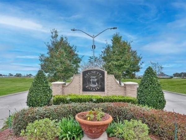 MALLARD Drive , Westwego, LA 70094