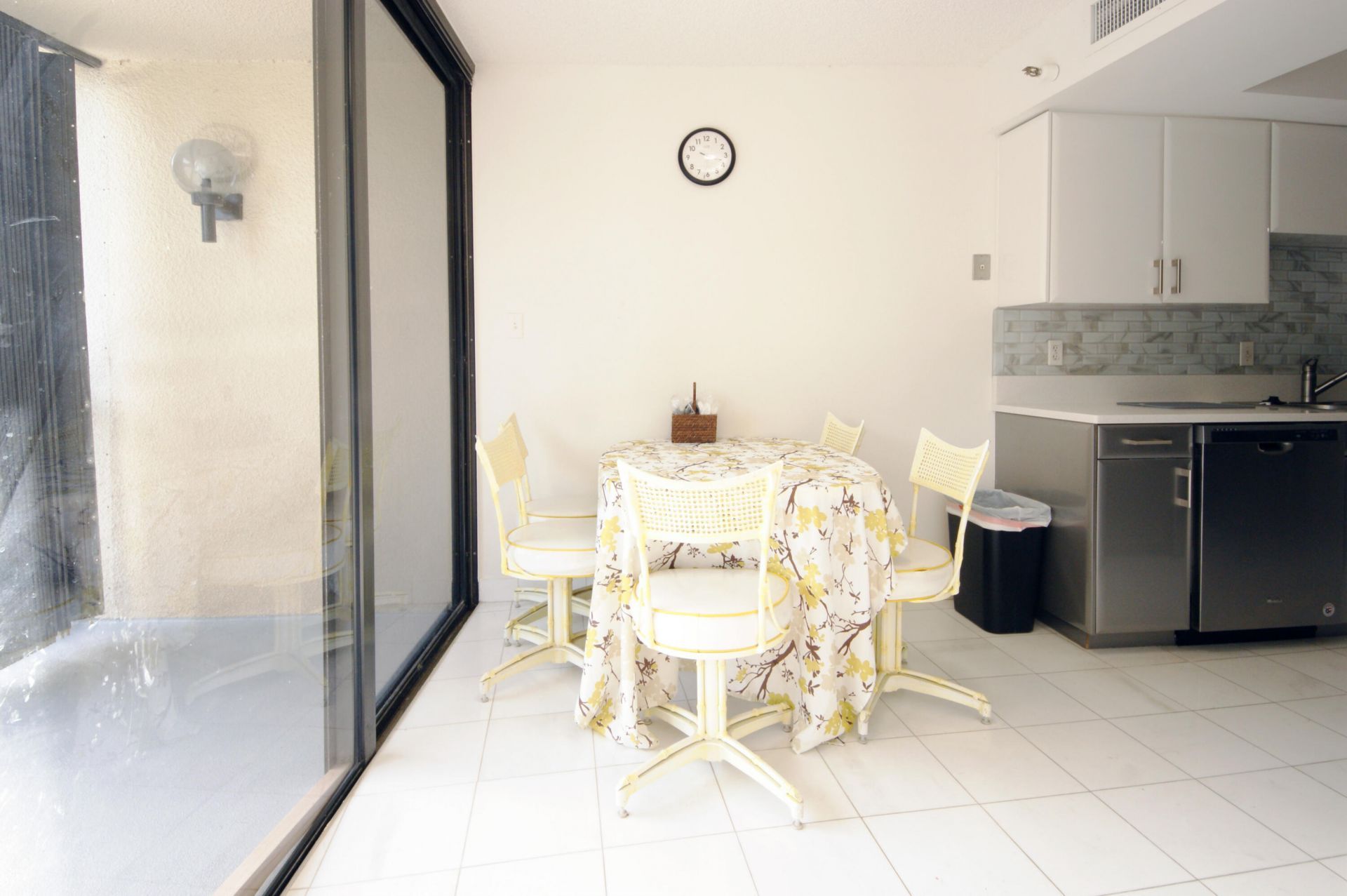 2450 Presidential Way, Unit 208, West Palm Beach, FL 33401 Photo