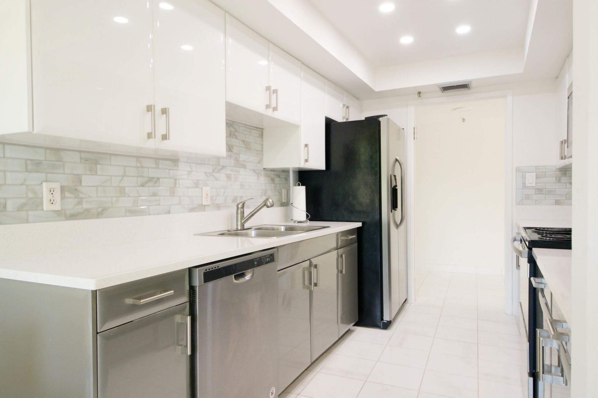 2450 Presidential Way, Unit 208, West Palm Beach, FL 33401 Photo