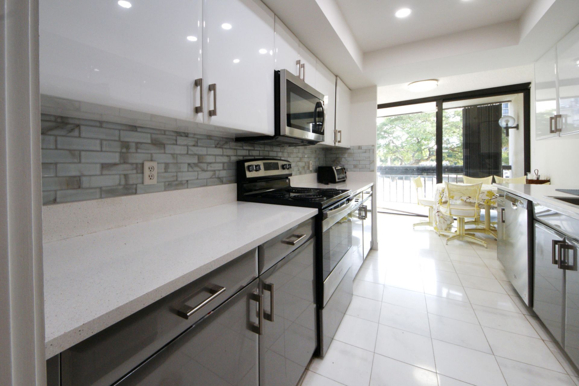 2450 Presidential Way, Unit 208, West Palm Beach, FL 33401 Photo