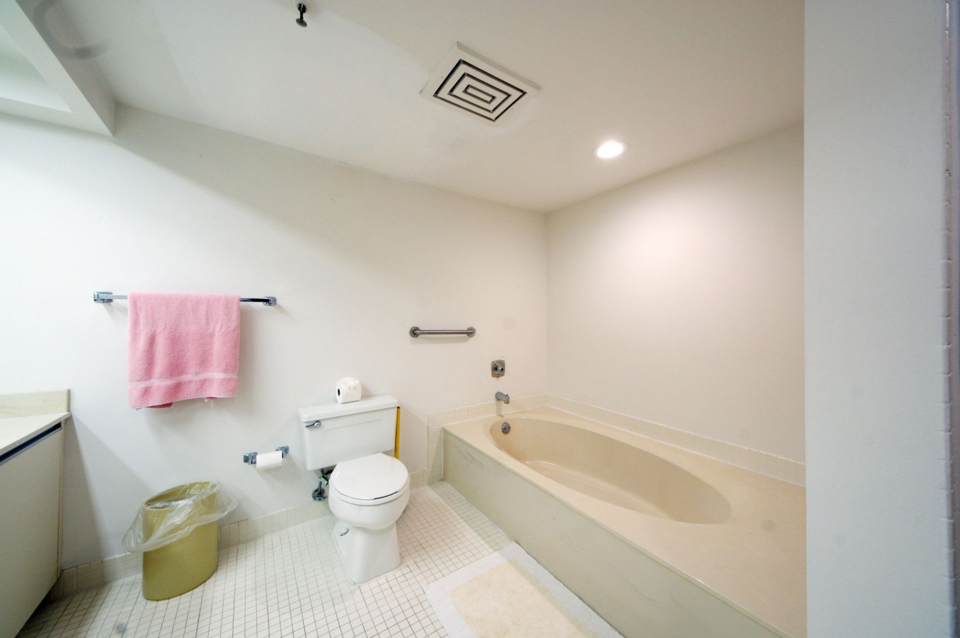 2450 Presidential Way, Unit 208, West Palm Beach, FL 33401 Photo