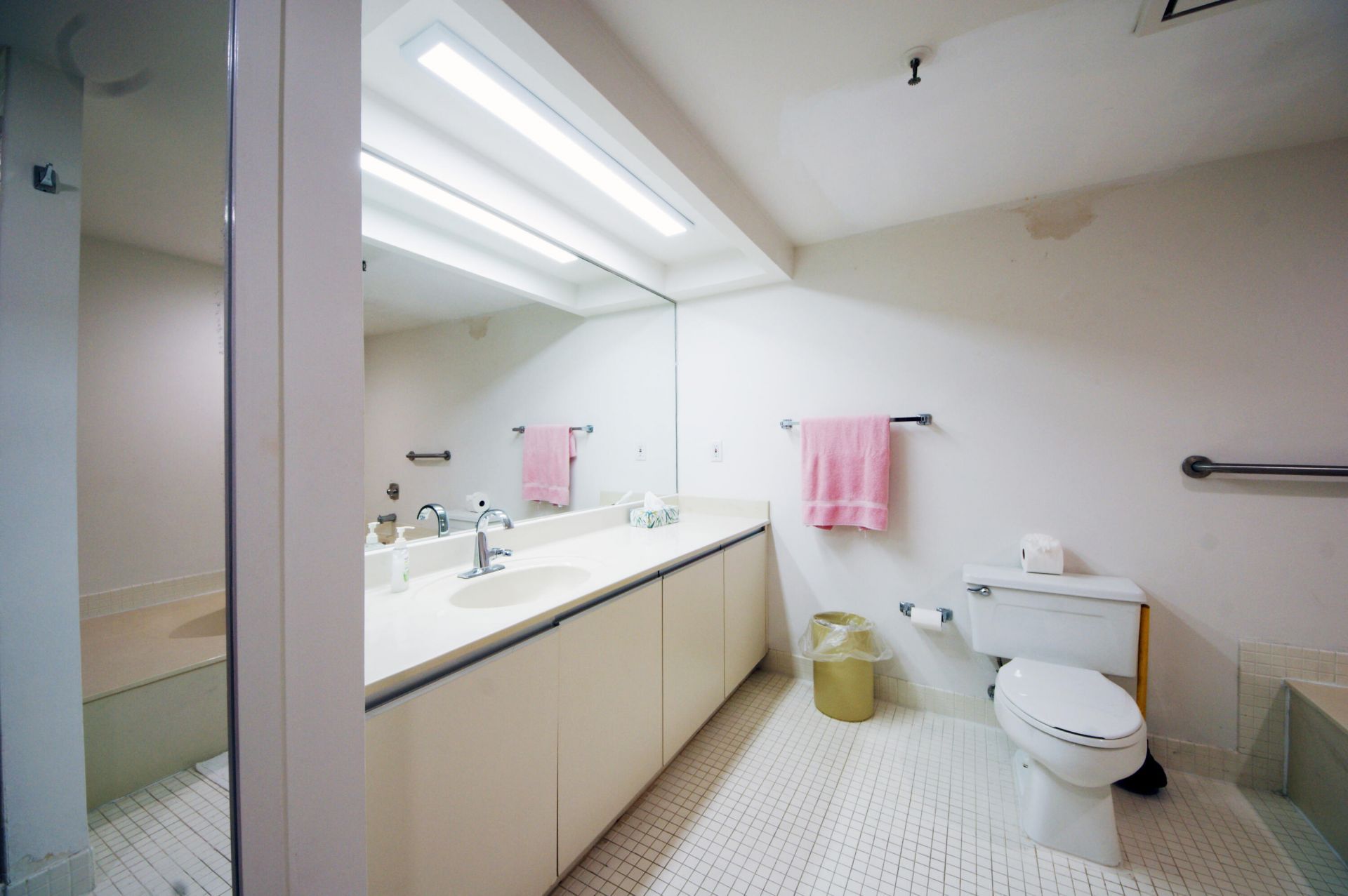 2450 Presidential Way, Unit 208, West Palm Beach, FL 33401 Photo