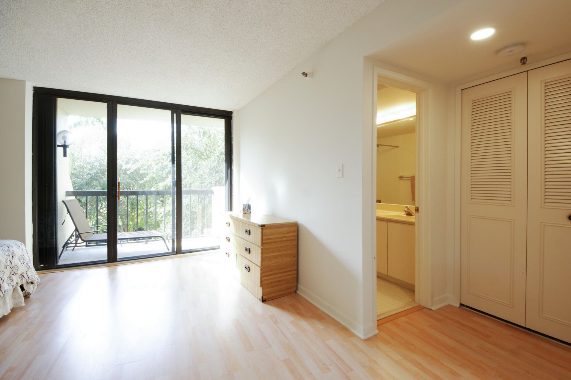 2450 Presidential Way, Unit 208, West Palm Beach, FL 33401 Photo