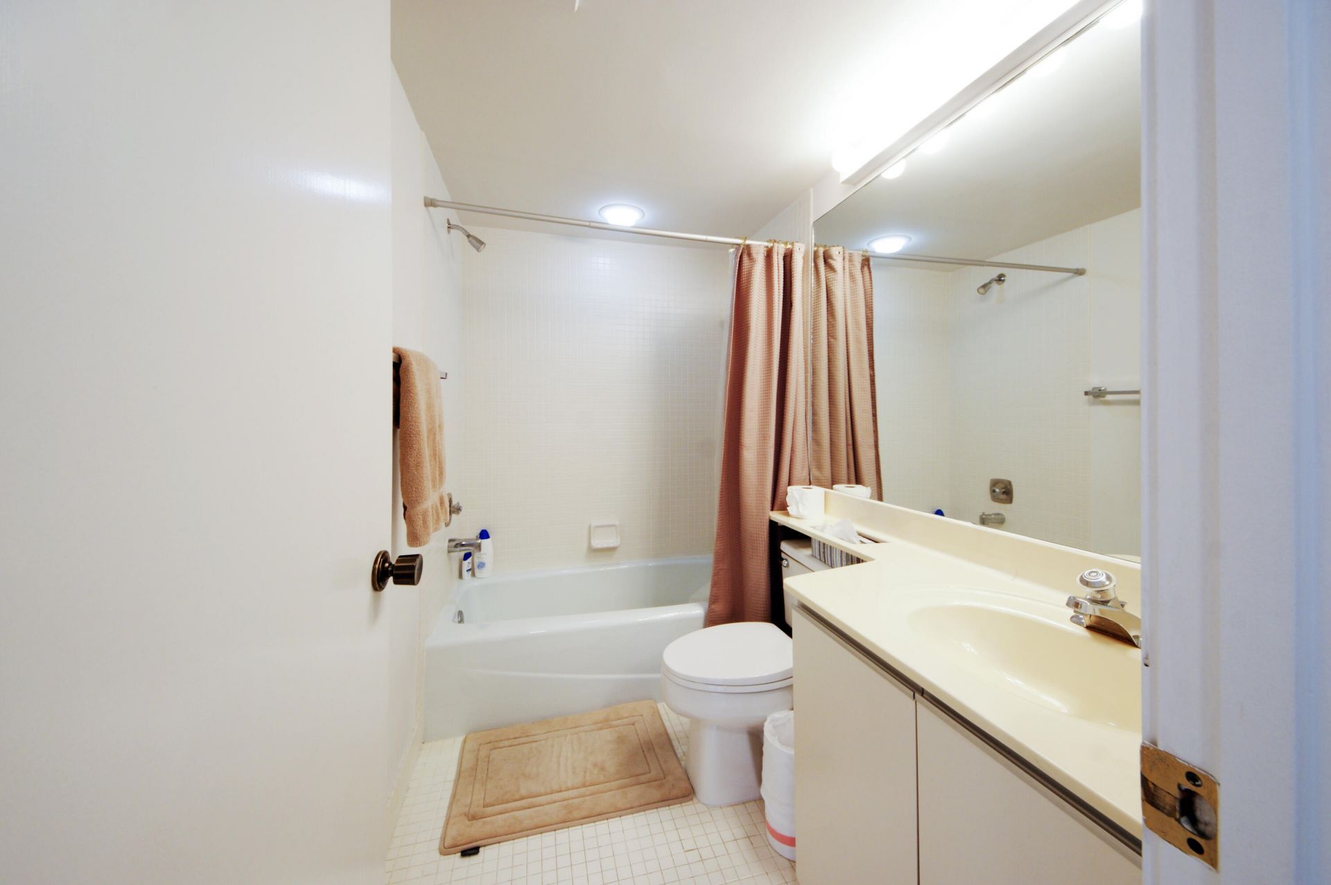 2450 Presidential Way, Unit 208, West Palm Beach, FL 33401 Photo