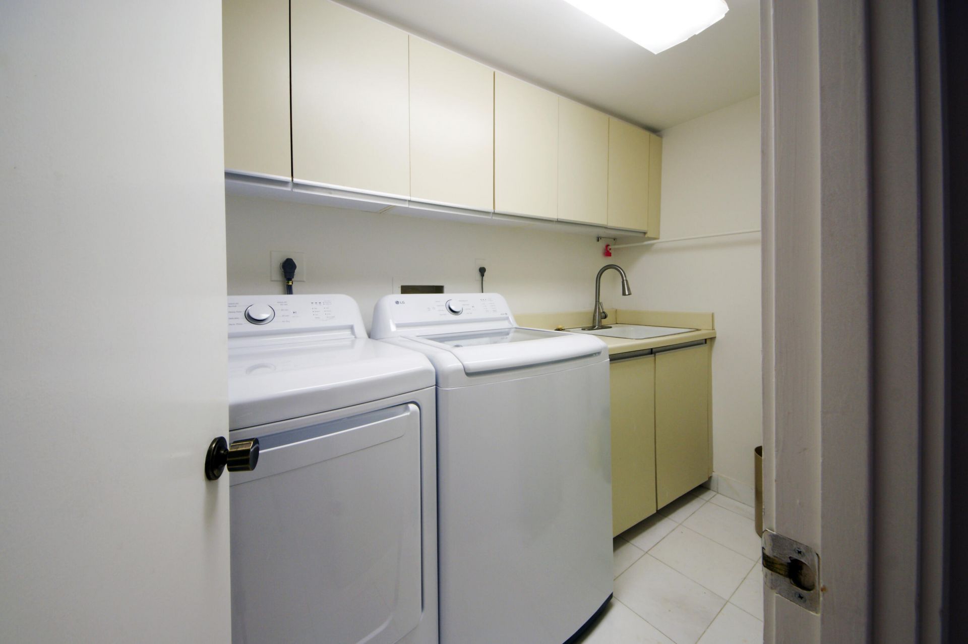 2450 Presidential Way, Unit 208, West Palm Beach, FL 33401 Photo