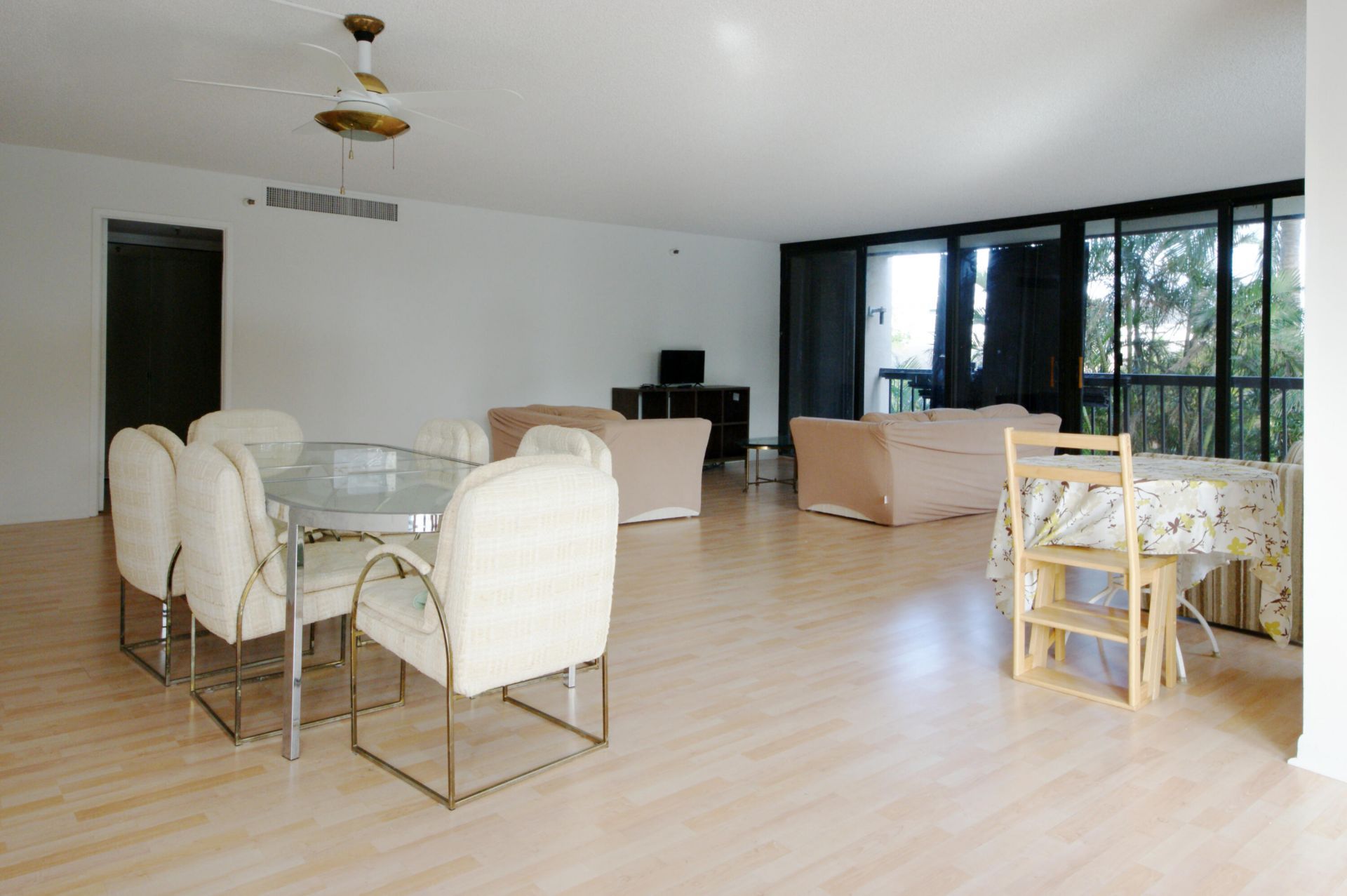 2450 Presidential Way, Unit 208, West Palm Beach, FL 33401 Photo