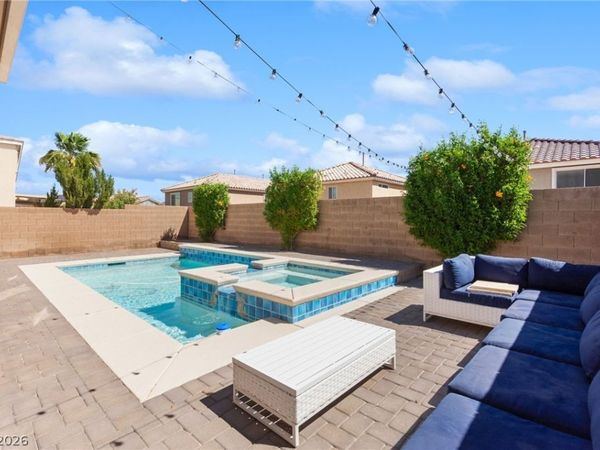 9360 Maple Red Court , Las Vegas, NV 89139