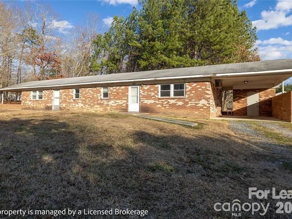 213 Roslyn Road , Troy, NC 27371