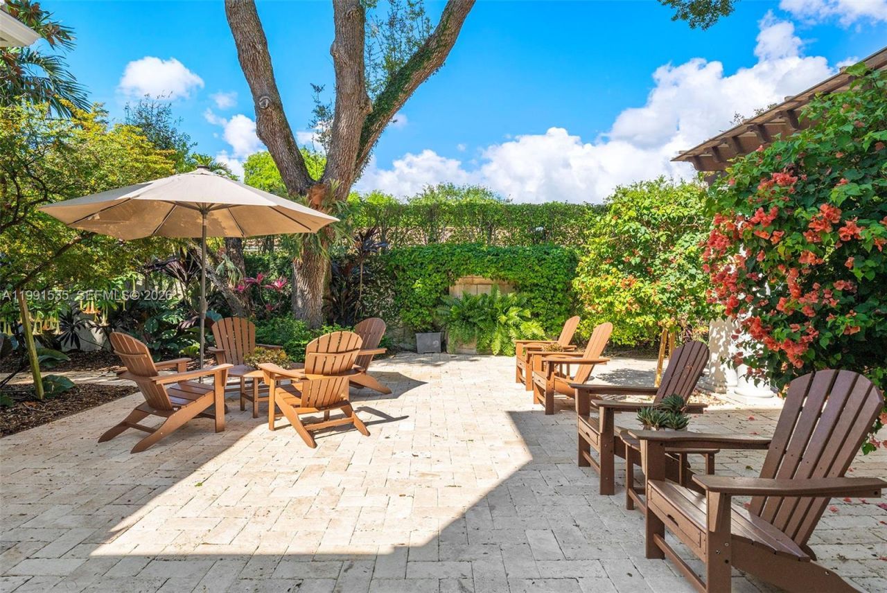 6900 Altamira St, Coral Gables, FL 33146 Photo