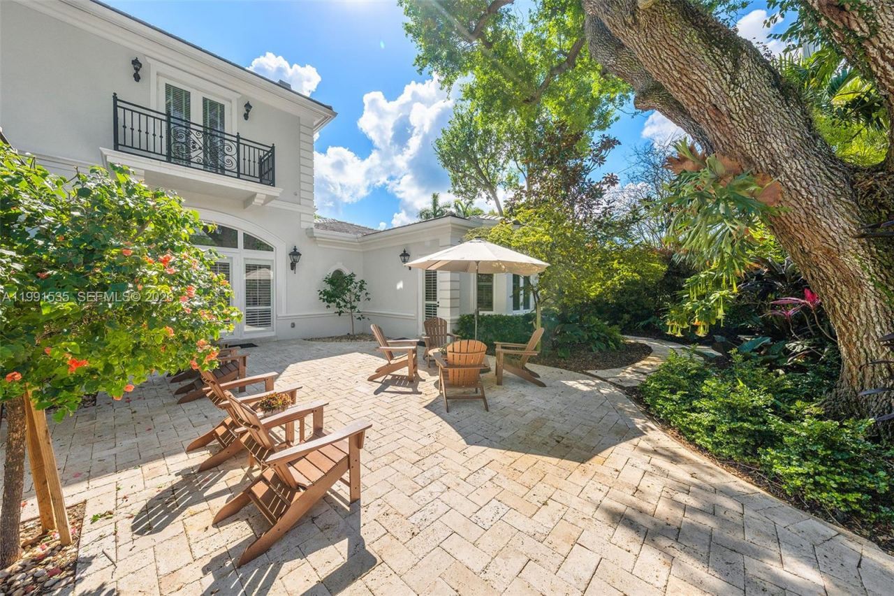 6900 Altamira St, Coral Gables, FL 33146 Photo