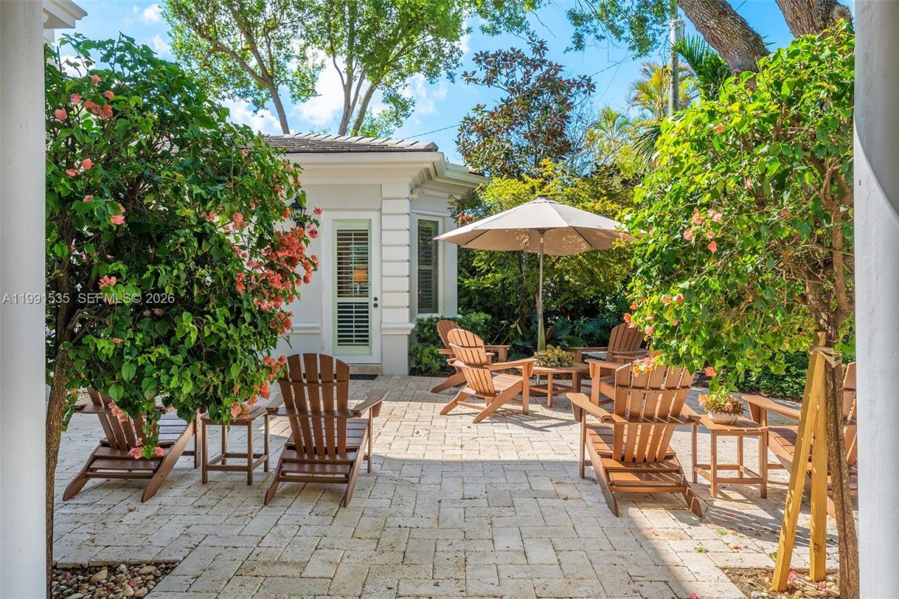 6900 Altamira St, Coral Gables, FL 33146 Photo