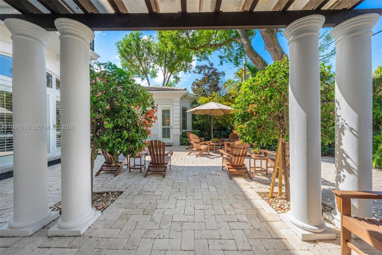 6900 Altamira St, Coral Gables, FL 33146 Photo