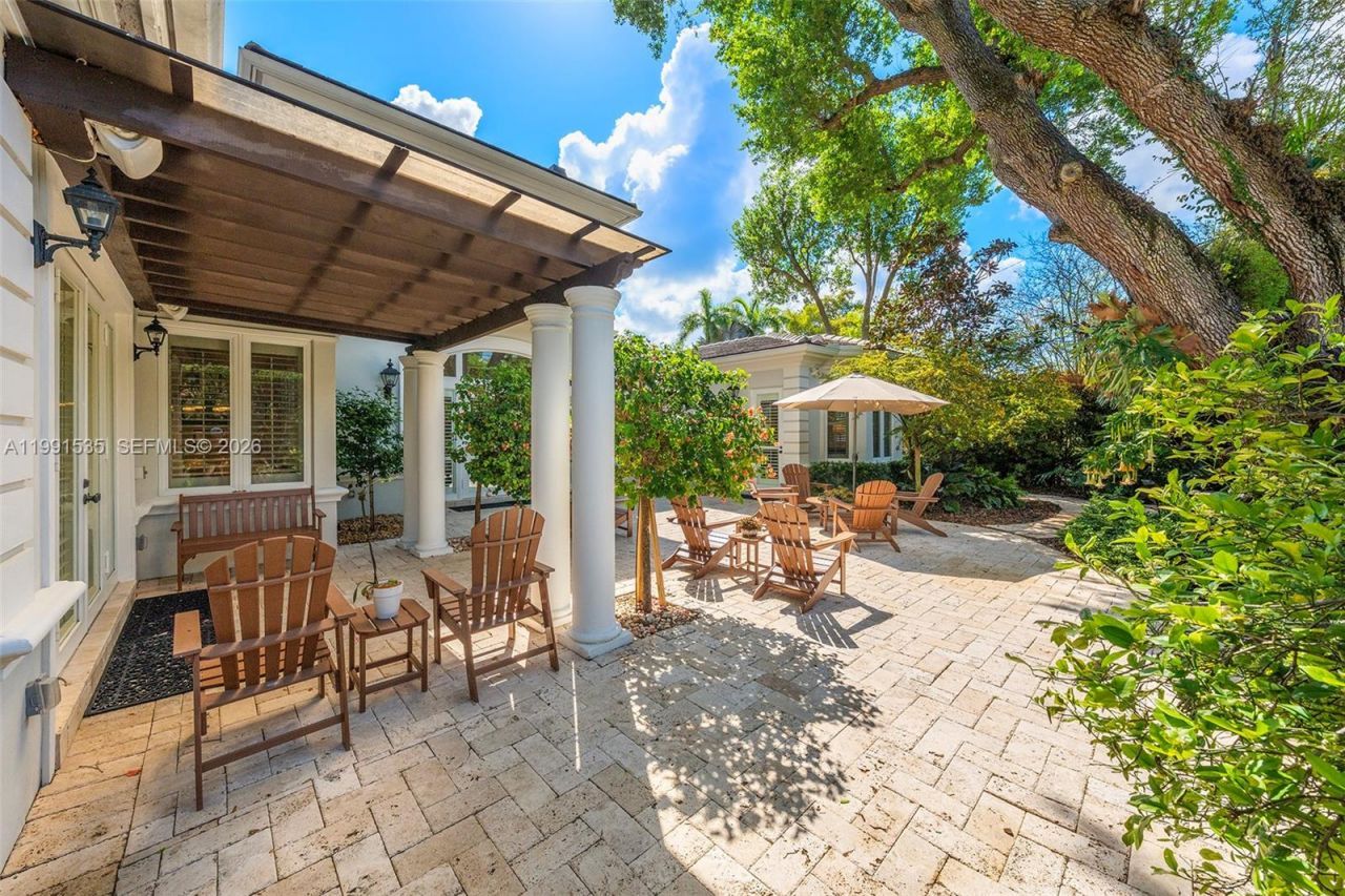 6900 Altamira St, Coral Gables, FL 33146 Photo