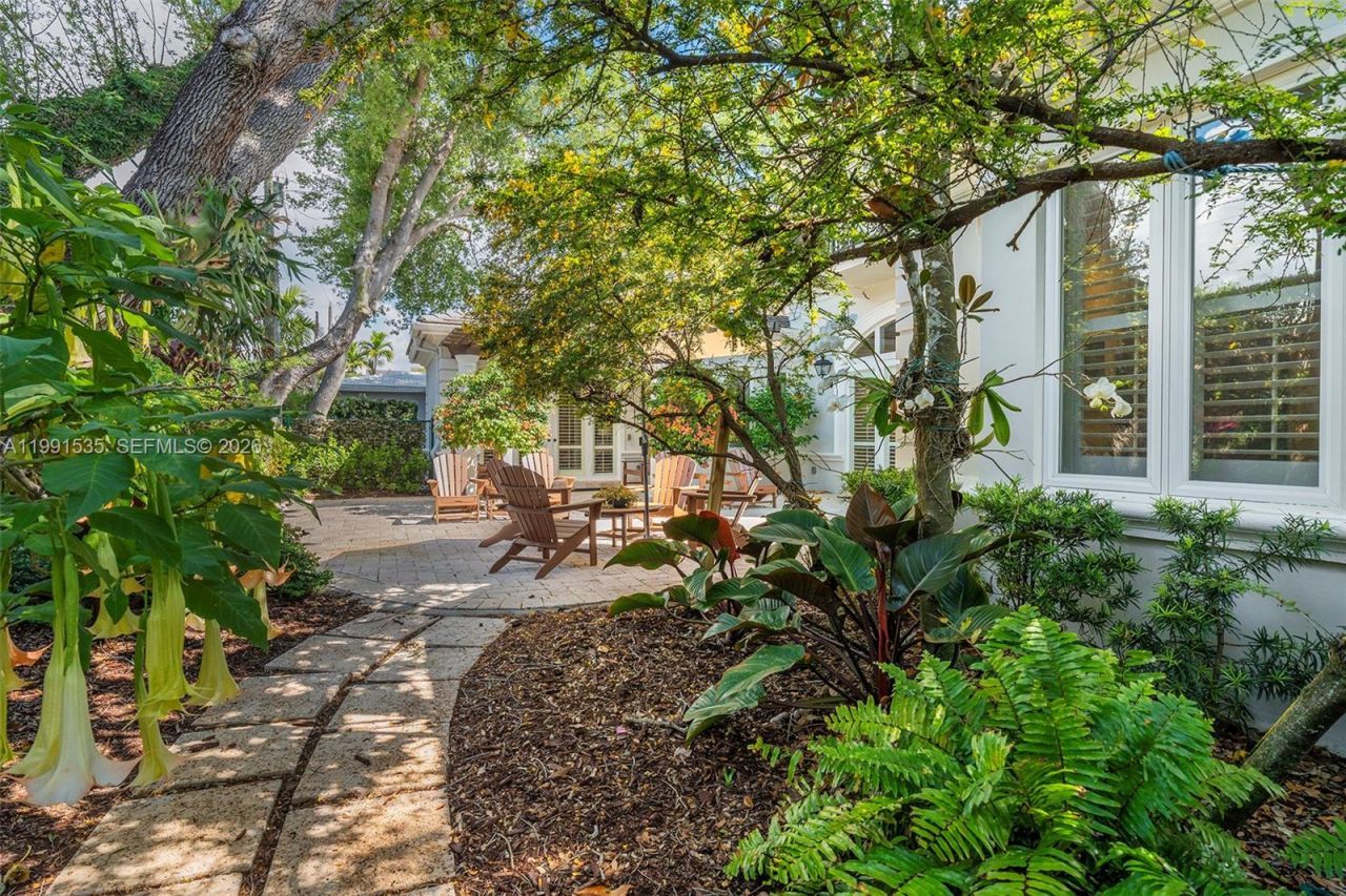 6900 Altamira St, Coral Gables, FL 33146 Photo