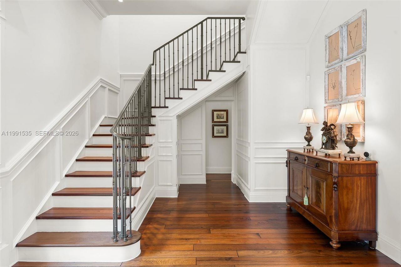 6900 Altamira St, Coral Gables, FL 33146 Photo