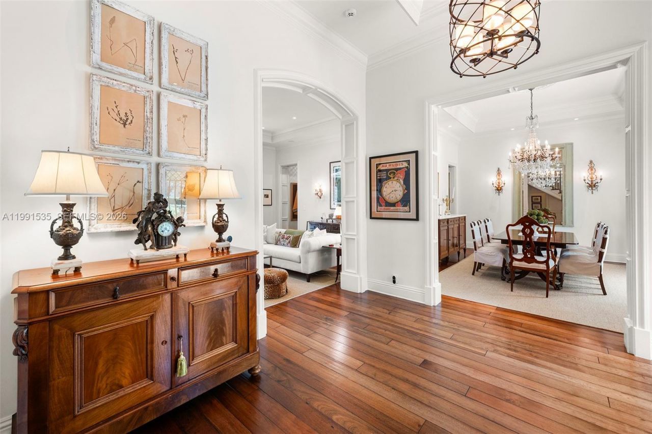 6900 Altamira St, Coral Gables, FL 33146 Photo