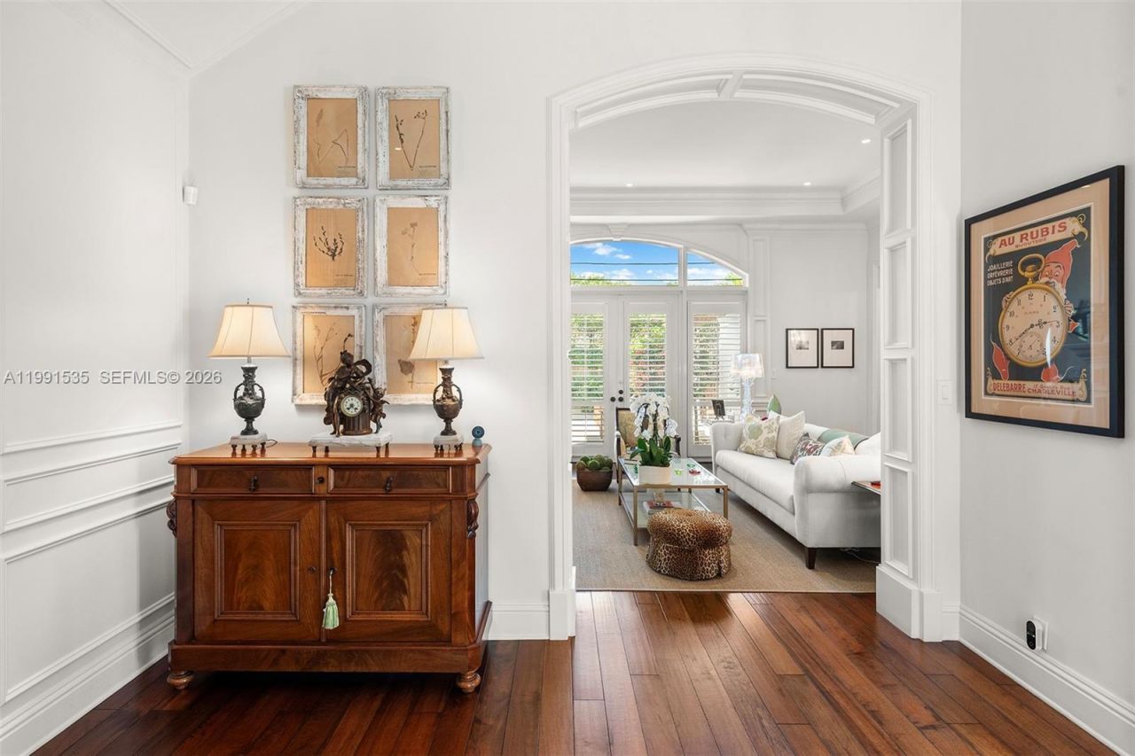 6900 Altamira St, Coral Gables, FL 33146 Photo