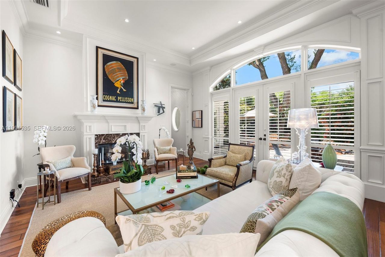 6900 Altamira St, Coral Gables, FL 33146 Photo