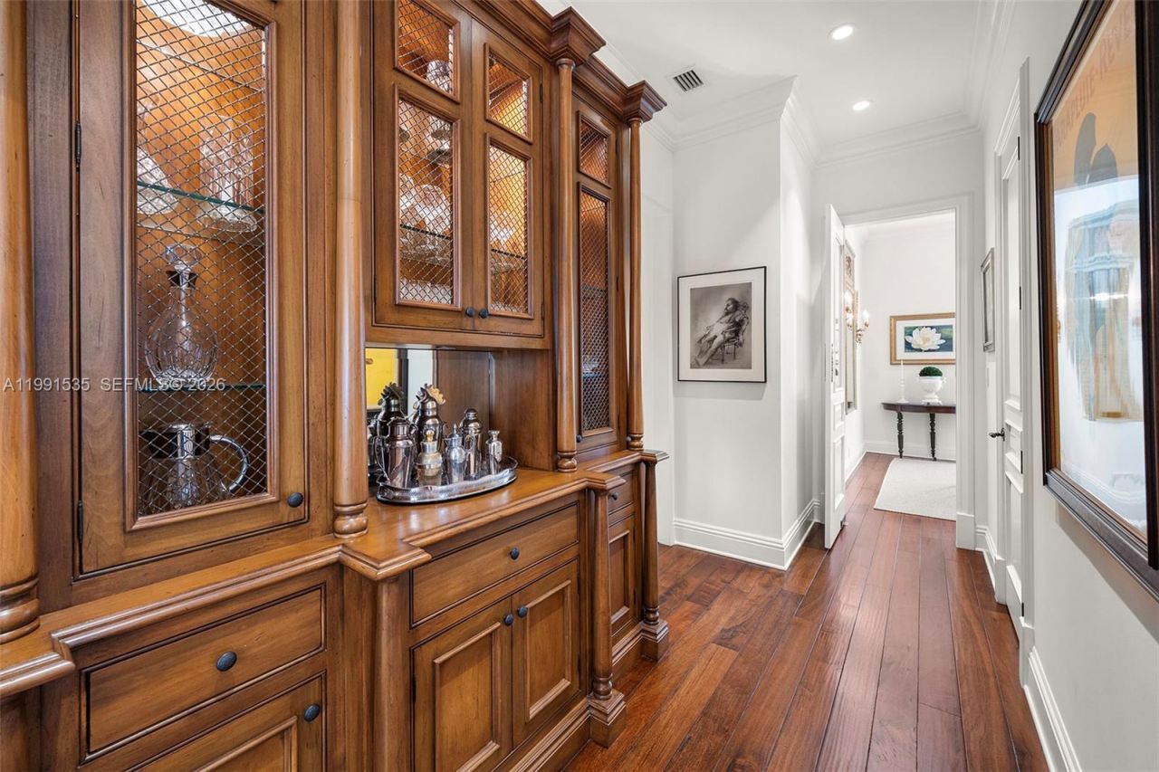 6900 Altamira St, Coral Gables, FL 33146 Photo