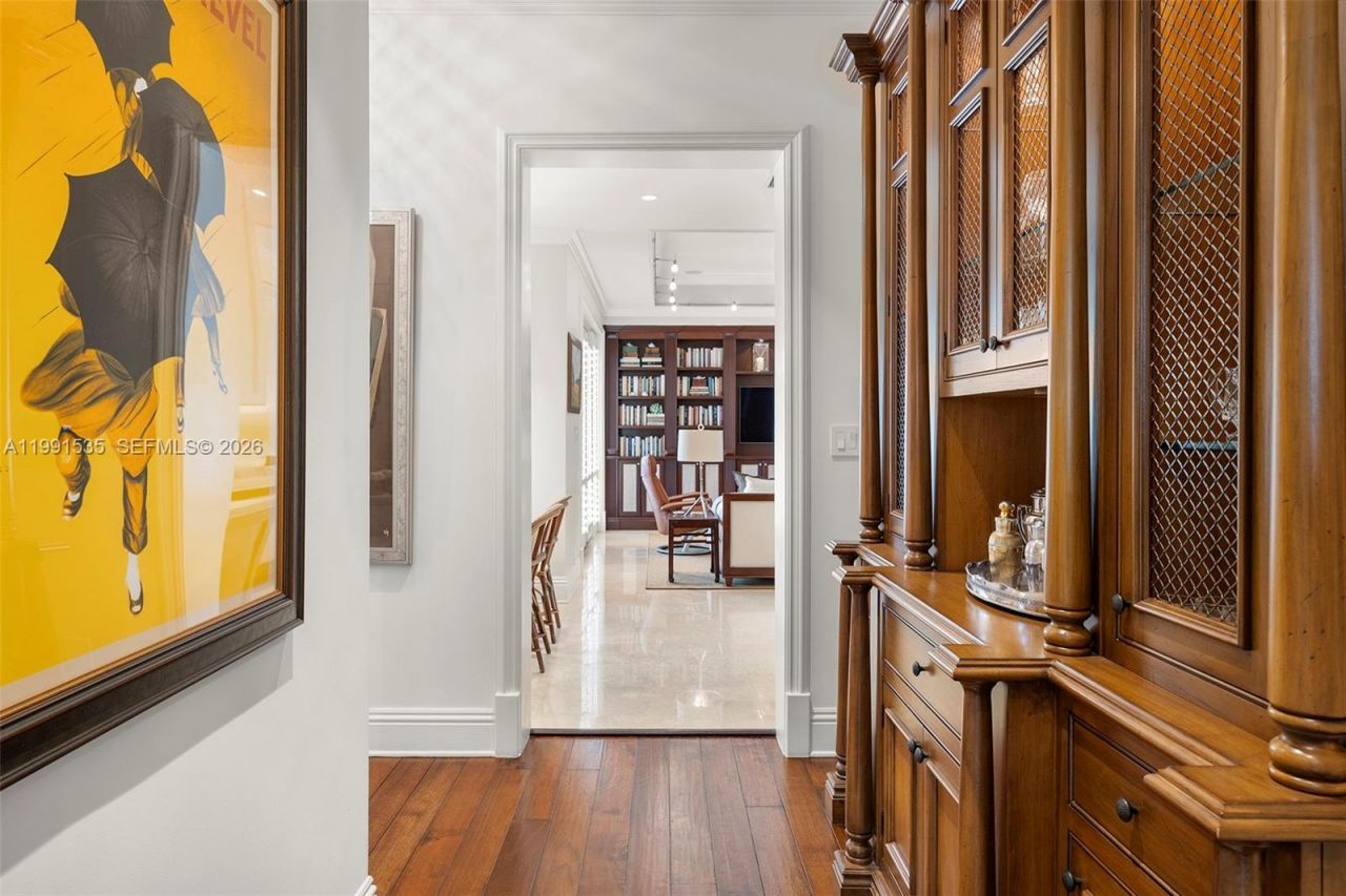 6900 Altamira St, Coral Gables, FL 33146 Photo