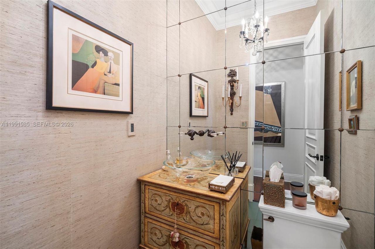 6900 Altamira St, Coral Gables, FL 33146 Photo