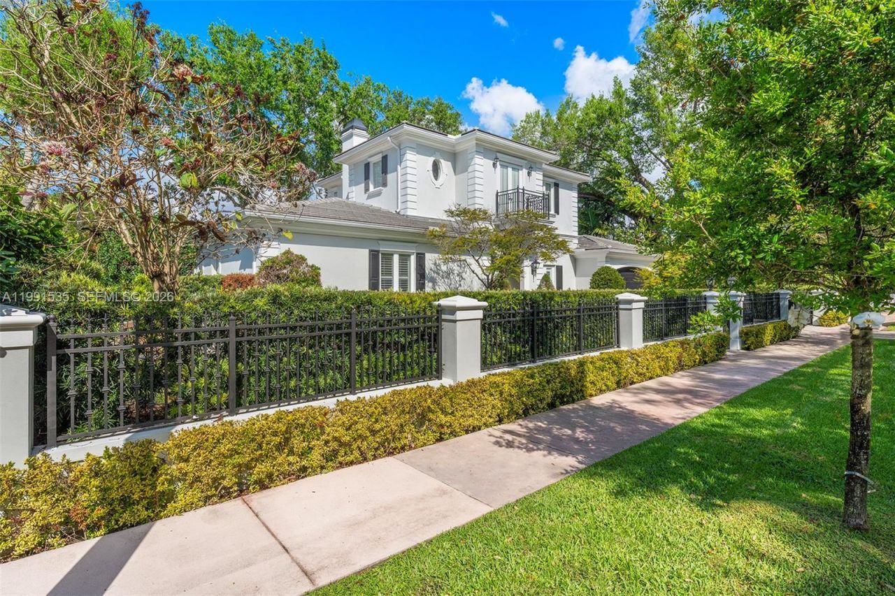 6900 Altamira St, Coral Gables, FL 33146 Photo