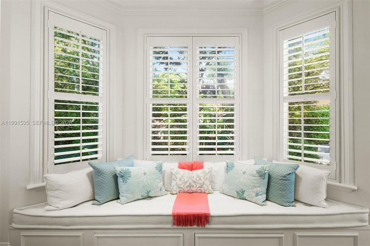 6900 Altamira St, Coral Gables, FL 33146 Photo