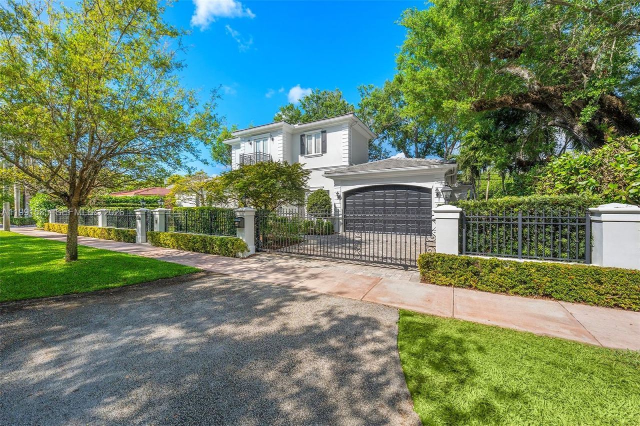 6900 Altamira St, Coral Gables, FL 33146 Photo