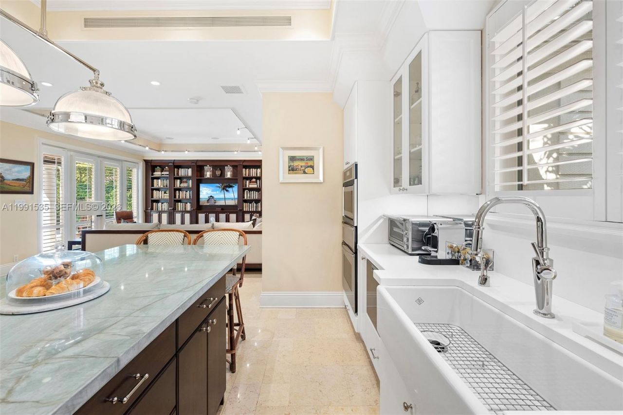 6900 Altamira St, Coral Gables, FL 33146 Photo