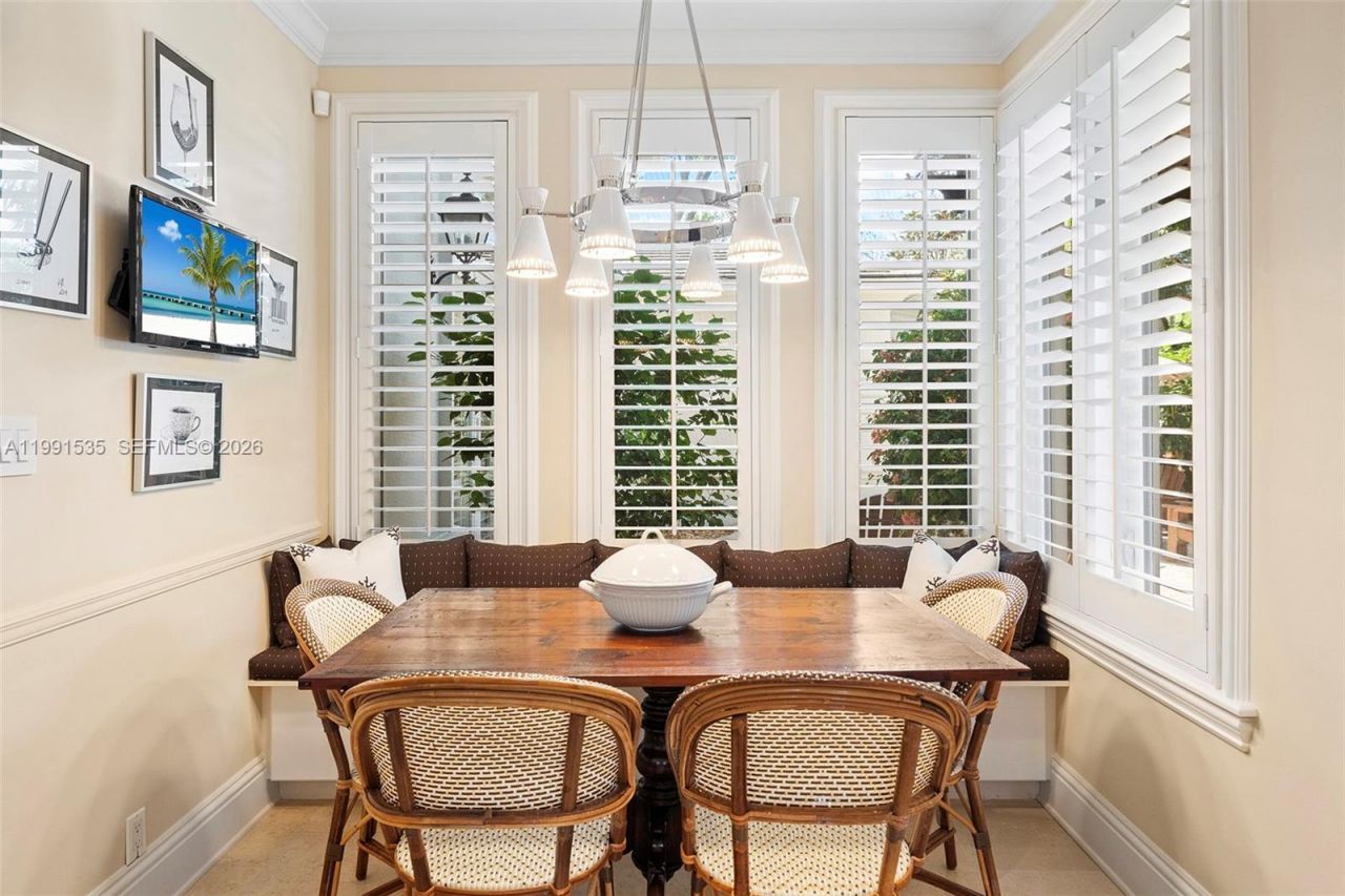 6900 Altamira St, Coral Gables, FL 33146 Photo