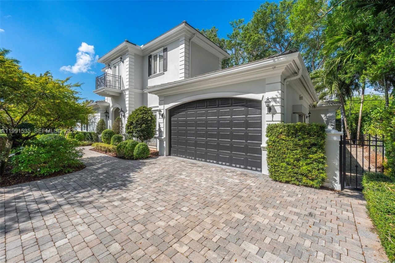 6900 Altamira St, Coral Gables, FL 33146 Photo