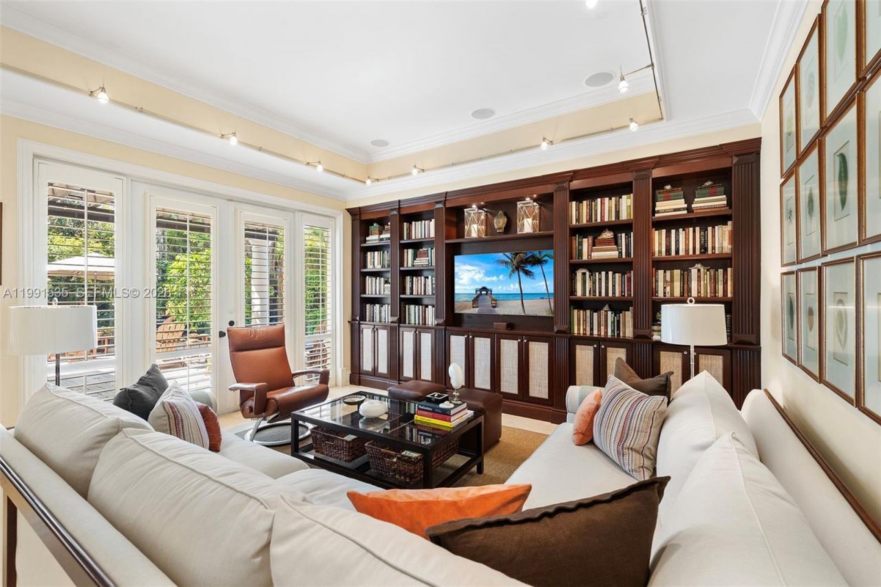 6900 Altamira St, Coral Gables, FL 33146 Photo