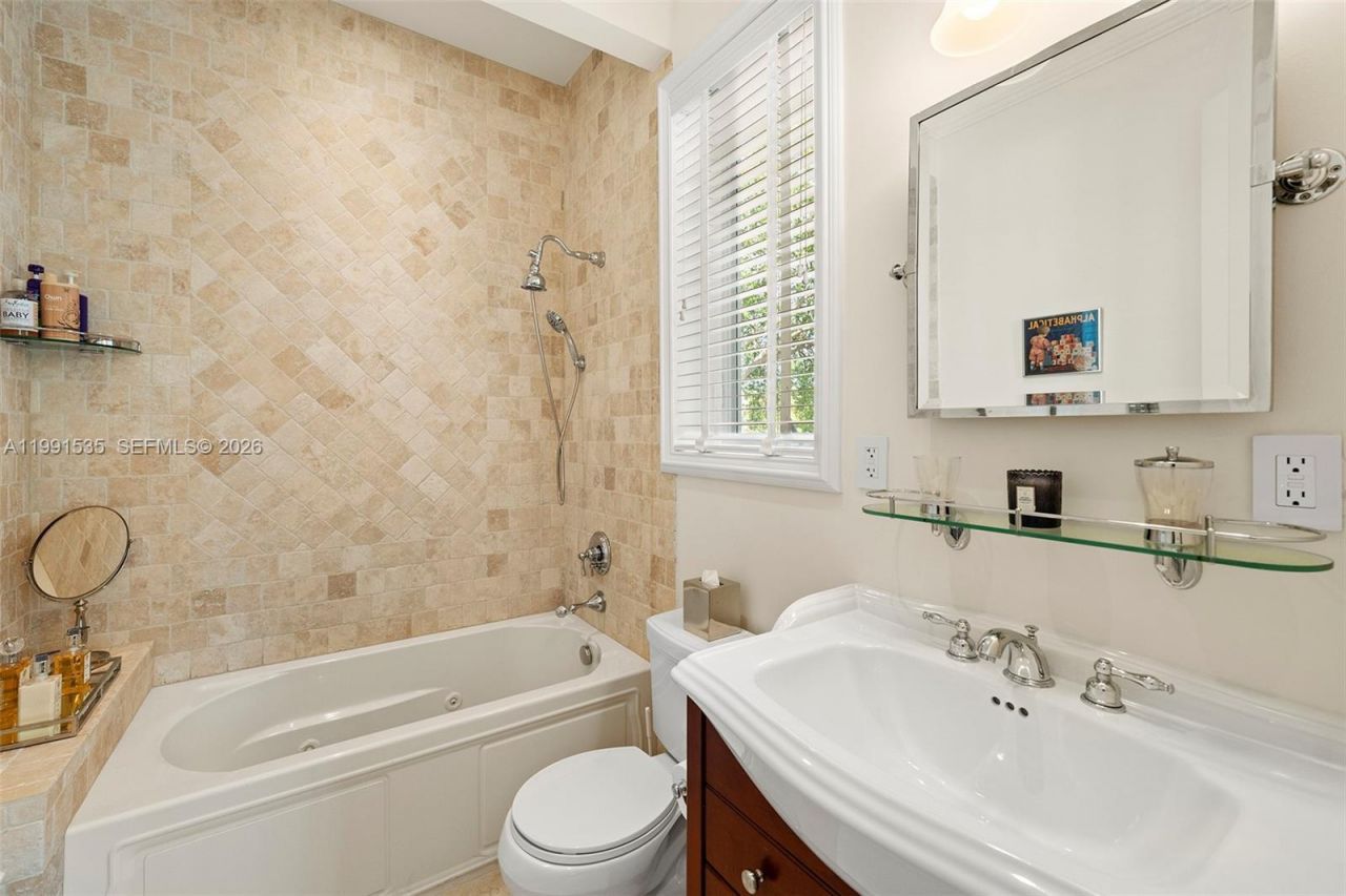 6900 Altamira St, Coral Gables, FL 33146 Photo