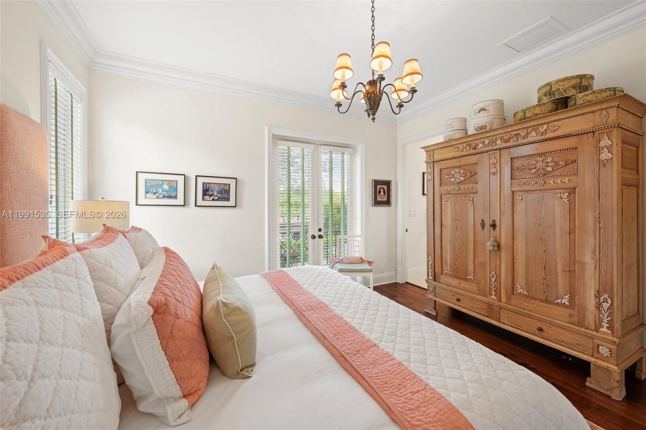 6900 Altamira St, Coral Gables, FL 33146 Photo