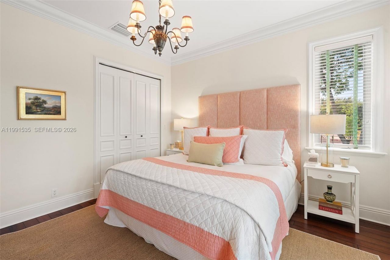 6900 Altamira St, Coral Gables, FL 33146 Photo